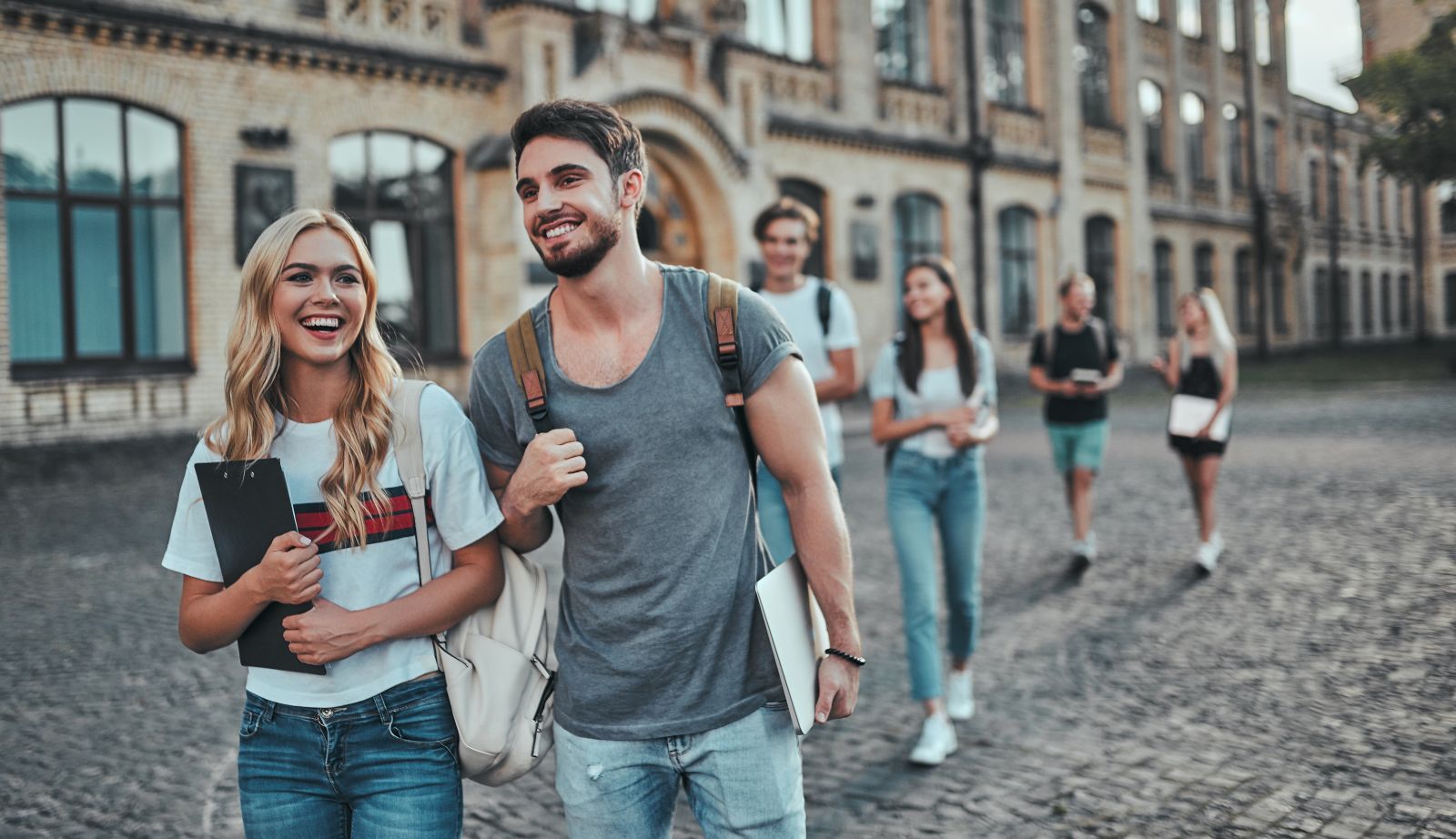 Students enjoy Washington University in St Louis off campus housing at Everly on the Loop