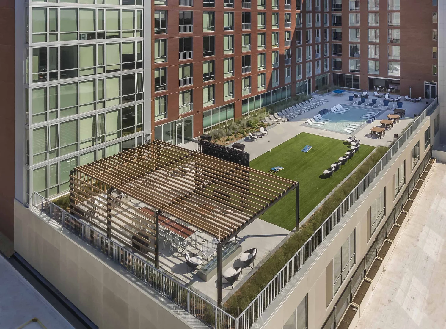 Courtyard Aerial Everly on the Loop apartments