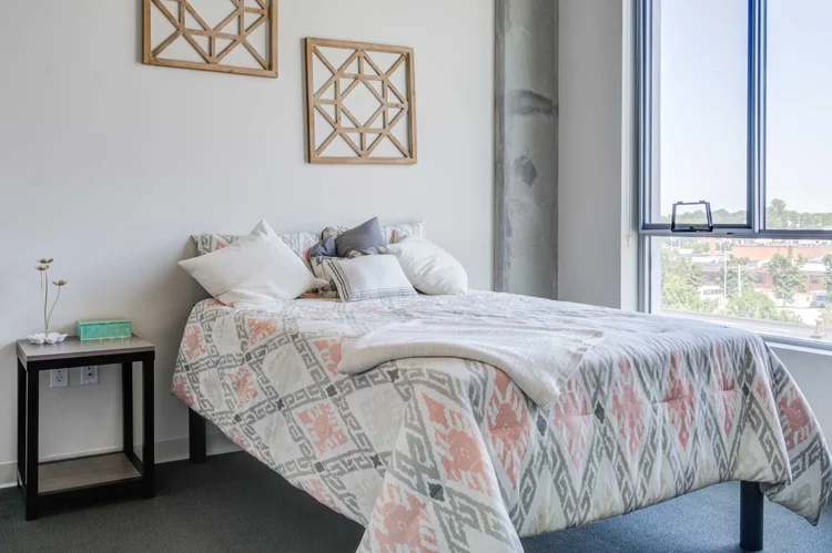 Everly+on+the+Loop POI 015 (1)